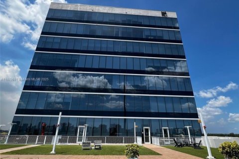 Commercial property in Miami, Florida № 1957884 - photo 27