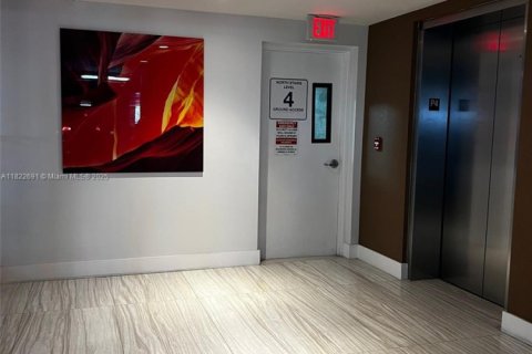 Commercial property in Miami, Florida № 1957884 - photo 15