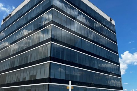Commercial property in Miami, Florida № 1957884 - photo 28