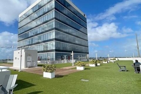 Commercial property in Miami, Florida № 1957884 - photo 24