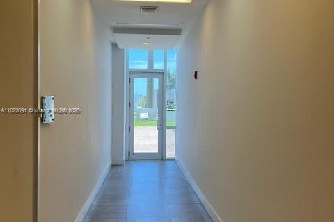 Commercial property in Miami, Florida № 1957884 - photo 17