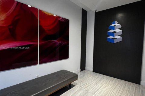 Commercial property in Miami, Florida № 1957884 - photo 14