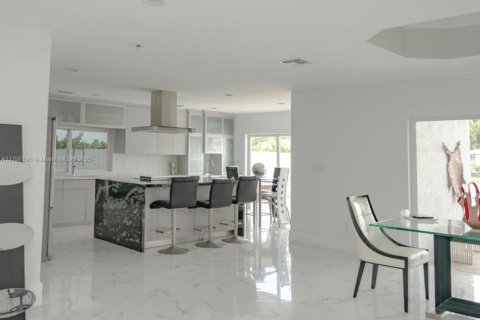 Casa en venta en North Miami, Florida, 4 dormitorios, 297.66 m2 № 1938532 - foto 11