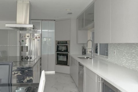 Casa en venta en North Miami, Florida, 4 dormitorios, 297.66 m2 № 1938532 - foto 14