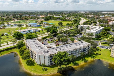 Condo in Tamarac, Florida, 2 bedrooms  № 1888002 - photo 24