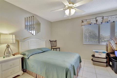 Condo in Tamarac, Florida, 2 bedrooms  № 1888002 - photo 19