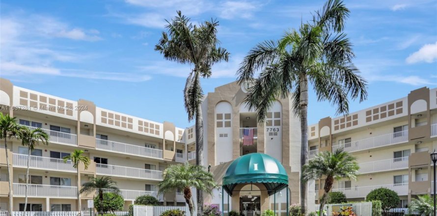 Condo in Tamarac, Florida, 2 bedrooms № 1888002