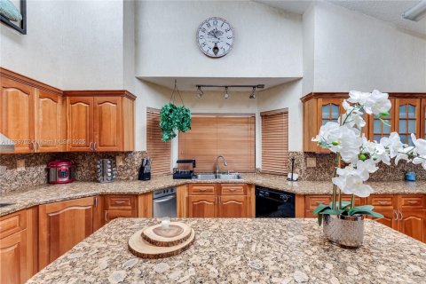 Villa ou maison à vendre à Miami, Floride: 5 chambres, 383.78 m2 № 2055020 - photo 19