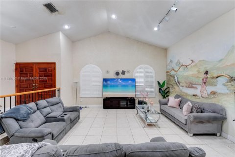 Villa ou maison à vendre à Miami, Floride: 5 chambres, 383.78 m2 № 2055020 - photo 12