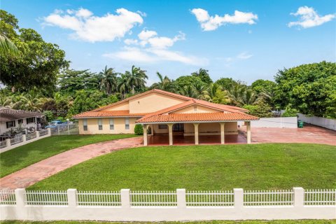 Villa ou maison à Miami, Floride 5 chambres, 383.78 m2 № 2055020