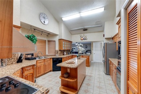 Villa ou maison à vendre à Miami, Floride: 5 chambres, 383.78 m2 № 2055020 - photo 18