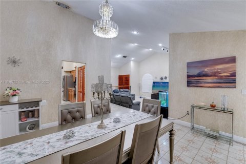 Villa ou maison à vendre à Miami, Floride: 5 chambres, 383.78 m2 № 2055020 - photo 29
