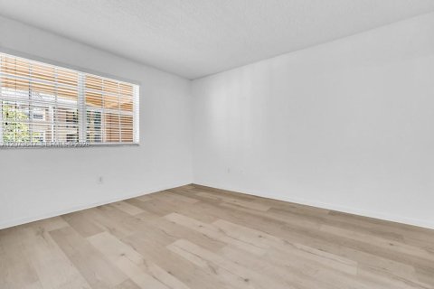 Copropriété à vendre à Pembroke Pines, Floride: 2 chambres, 104.98 m2 № 2343115 - photo 25