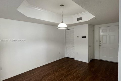 Copropriété à vendre à Pembroke Pines, Floride: 2 chambres, 104.98 m2 № 2343115 - photo 6