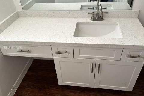 Copropriété à vendre à Pembroke Pines, Floride: 2 chambres, 104.98 m2 № 2343115 - photo 19