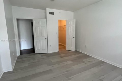 Copropriété à vendre à Pembroke Pines, Floride: 2 chambres, 104.98 m2 № 2343115 - photo 12