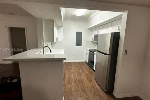 Copropriété à vendre à Pembroke Pines, Floride: 2 chambres, 104.98 m2 № 2343115 - photo 8