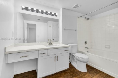 Copropriété à vendre à Pembroke Pines, Floride: 2 chambres, 104.98 m2 № 2343115 - photo 30