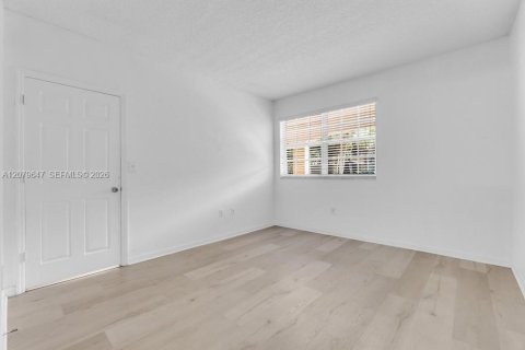 Copropriété à vendre à Pembroke Pines, Floride: 2 chambres, 104.98 m2 № 2343115 - photo 26