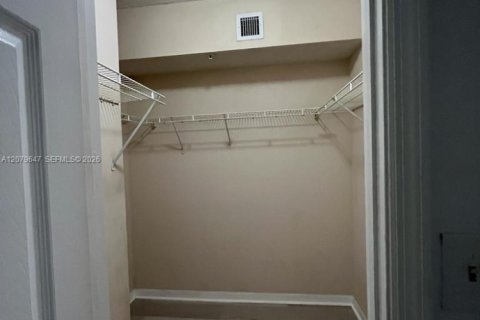 Copropriété à vendre à Pembroke Pines, Floride: 2 chambres, 104.98 m2 № 2343115 - photo 15
