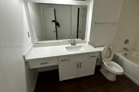 Copropriété à vendre à Pembroke Pines, Floride: 2 chambres, 104.98 m2 № 2343115 - photo 20
