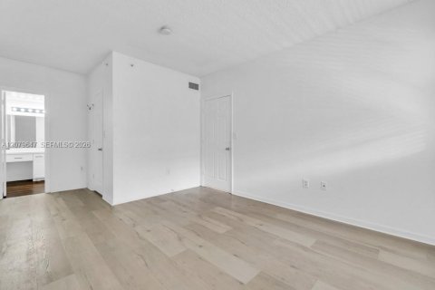 Copropriété à vendre à Pembroke Pines, Floride: 2 chambres, 104.98 m2 № 2343115 - photo 27
