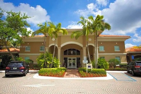 Copropriété à vendre à Pembroke Pines, Floride: 2 chambres, 104.98 m2 № 2343115 - photo 2