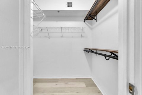 Copropriété à vendre à Pembroke Pines, Floride: 2 chambres, 104.98 m2 № 2343115 - photo 28