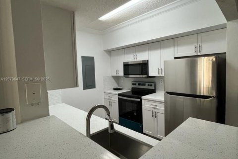 Copropriété à vendre à Pembroke Pines, Floride: 2 chambres, 104.98 m2 № 2343115 - photo 5