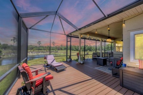 Villa ou maison à vendre à North Port, Floride: 4 chambres, 471.39 m2 № 1689767 - photo 2