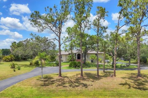 Villa ou maison à vendre à North Port, Floride: 4 chambres, 471.39 m2 № 1689767 - photo 4