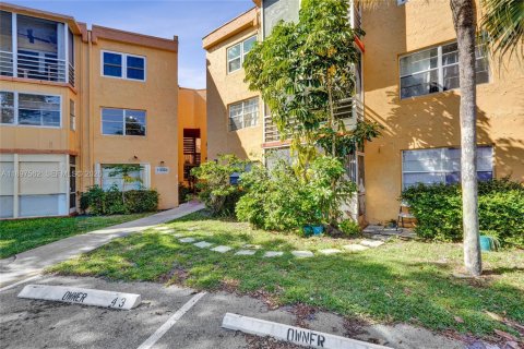 Condo in Deerfield Beach, Florida, 2 bedrooms  № 2081551 - photo 28