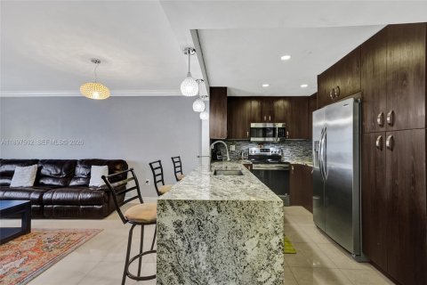 Condo in Deerfield Beach, Florida, 2 bedrooms  № 2081551 - photo 4