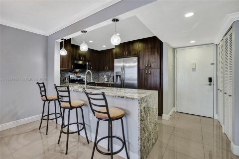 Condo in Deerfield Beach, Florida, 2 bedrooms  № 2081551 - photo 5
