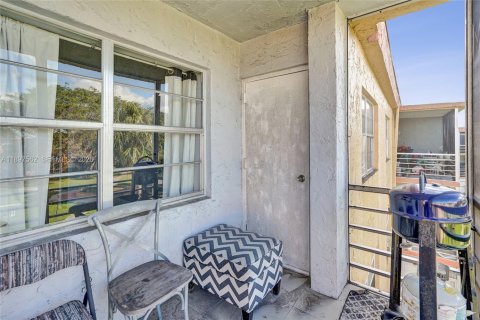 Condo in Deerfield Beach, Florida, 2 bedrooms  № 2081551 - photo 26