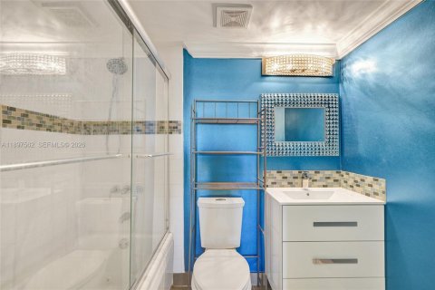 Condo in Deerfield Beach, Florida, 2 bedrooms  № 2081551 - photo 12