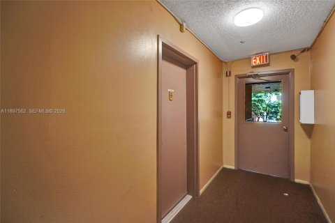 Condo in Deerfield Beach, Florida, 2 bedrooms  № 2081551 - photo 29