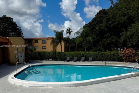 Condo in Deerfield Beach, Florida, 2 bedrooms  № 2081551 - photo 27