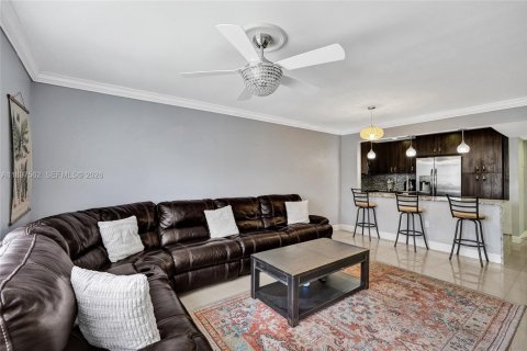 Condo in Deerfield Beach, Florida, 2 bedrooms  № 2081551 - photo 7