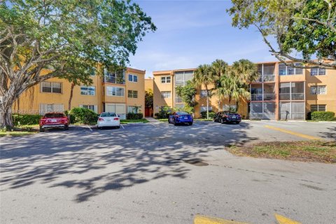 Condo in Deerfield Beach, Florida, 2 bedrooms  № 2081551 - photo 30