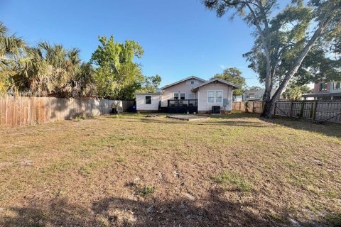 House in Tampa, Florida 3 bedrooms, 143.72 sq.m. № 2214779 - photo 15