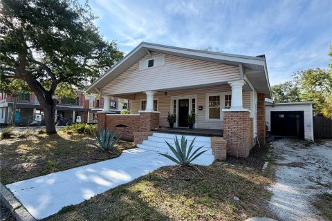 House in Tampa, Florida 3 bedrooms, 143.72 sq.m. № 2214779