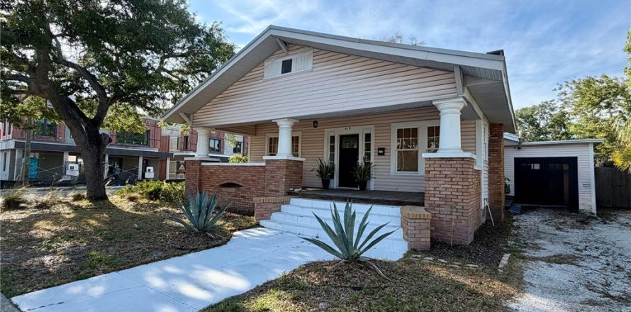 House in Tampa, Florida 3 bedrooms, 143.72 sq.m. № 2214779