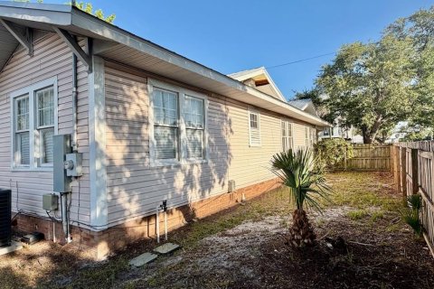 House in Tampa, Florida 3 bedrooms, 143.72 sq.m. № 2214779 - photo 13