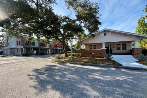 House in Tampa, Florida 3 bedrooms, 143.72 sq.m. № 2214779 - photo 3