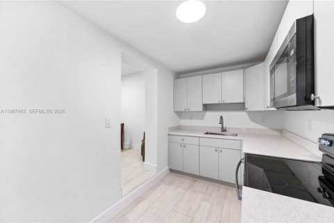 Купить виллу или дом в Майами, Флорида 6 спален, 180.04м2, № 2051770 - фото 9