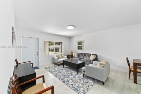 Купить виллу или дом в Майами, Флорида 6 спален, 180.04м2, № 2051770 - фото 11