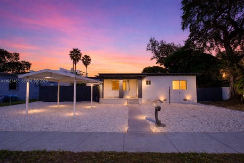 Купить виллу или дом в Майами, Флорида 6 спален, 180.04м2, № 2051770 - фото 2