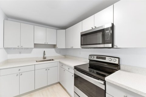 Купить виллу или дом в Майами, Флорида 6 спален, 180.04м2, № 2051770 - фото 8