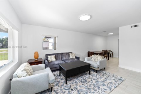 Купить виллу или дом в Майами, Флорида 6 спален, 180.04м2, № 2051770 - фото 4